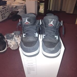 Jordan 4 Retro SE Mid Black Canvas

5.0